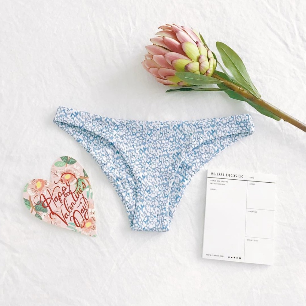 Midori Bikinis Parker Swim Bottom Pebble Floral Extra Extra Small Blue and White